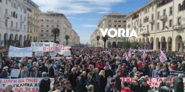 Θεσσαλονίκη: Φωνή λαού για τα Τέμπη, χιλιάδες στους δρόμους (Εικόνες & βίντεο)