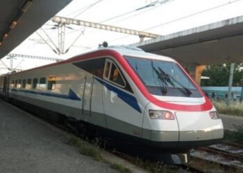 Η Hellenic Train ξεκινά και πάλι δρομολόγια – Όχι με τρένα, αλλά με λεωφορεία
