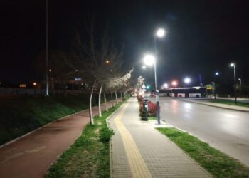 Εύοσμος: Η οδός Αντώνη Τρίτση φωτίστηκε επαρκώς και έλαμψε