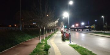 Εύοσμος: Η οδός Αντώνη Τρίτση φωτίστηκε επαρκώς και έλαμψε