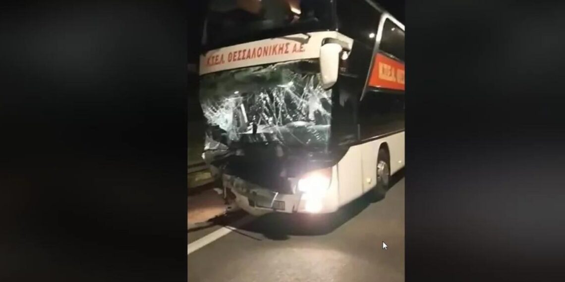 Τροχαίο δυστύχημα στoν Πλαταμώνα: ΚΤΕΛ συγκρούστηκε με δύο ΙΧ – Νεκρός 19χρονος, 6 τραυματίες