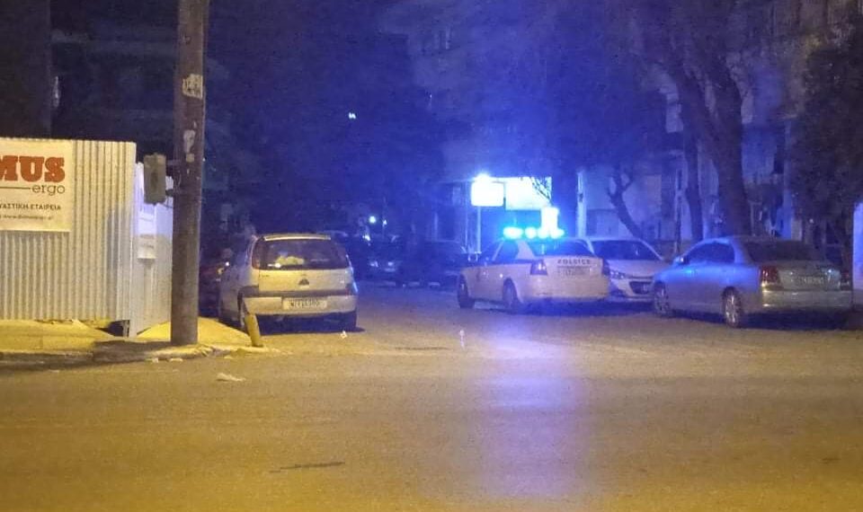 Εύοσμος: Ρομά απειλούσε και εκβίαζε ζευγάρι ζητώντας χρήματα – ‘Ανοιξε πυρ έξω από το σπίτι τους