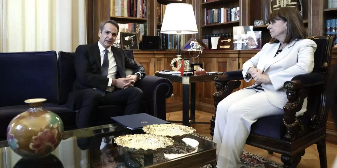 Μητσοτάκης – Σακελλαροπούλου: Προκηρύσσονται επίσημα οι εκλογές της 21ης Μαΐου