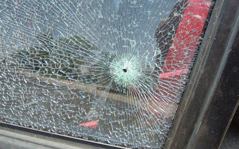 Θεσσαλονίκη: Σφαίρα καρφώθηκε σε ΙΧ εν κινήσει – Επέβαινε μητέρα με το παιδί της