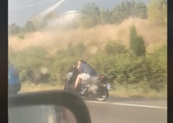 Έτρεχε με 100 υπό βροχή στη ΛΕΑ στον Περιφερειακό, μιλώντας στο κινητό