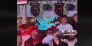 Άγριο ξύλο σε συναυλία τράπερ σε club στο λιμάνι