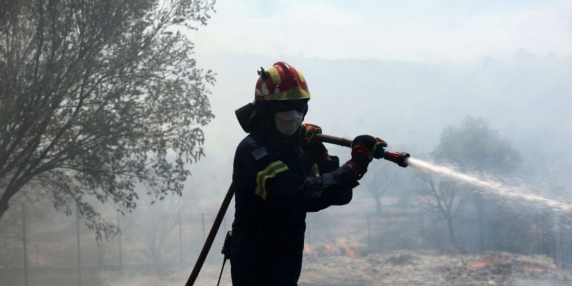 Υπό μερικό έλεγχο η φωτιά στον Προφήτη