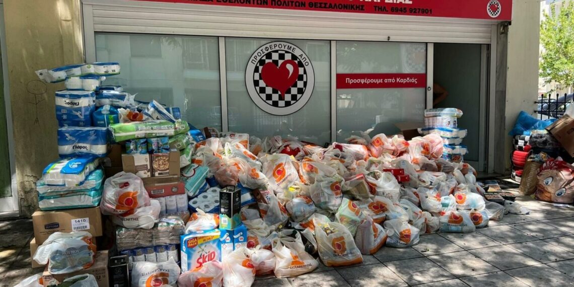 Από τη Νέα Υόρκη στο Κορδελιό με αγάπη… τρόφιμα αξίας 5.000 ευρώ για άπορες οικογένειες (φωτό)