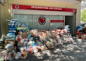 Από τη Νέα Υόρκη στο Κορδελιό με αγάπη… τρόφιμα αξίας 5.000 ευρώ για άπορες οικογένειες (φωτό)