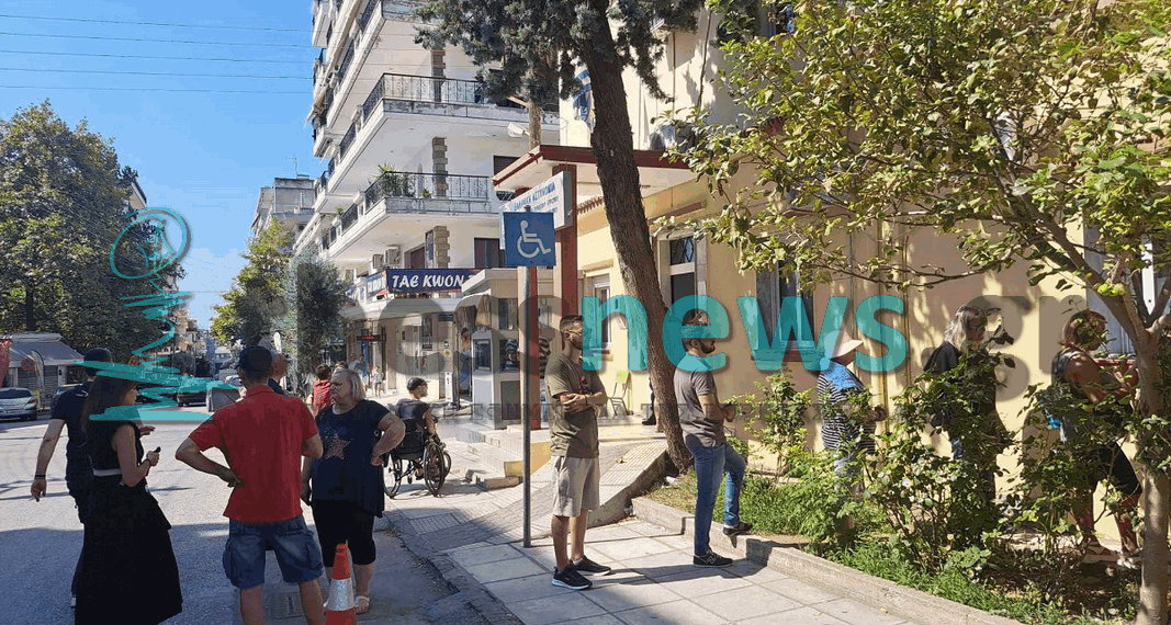 Ουρές έξω από το Α.Τ. Ευόσμου για την έκδοση νέων ταυτοτήτων για να μην “τσιπαριστούν”