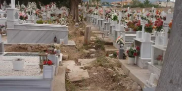 Θεσσαλονίκη: Τους τσάκωσαν με 1.310 πακέτα λαθραία τσιγάρα – Τα παρέλαβε από courier, τα έκρυβε στο μαγαζί της (φωτο)