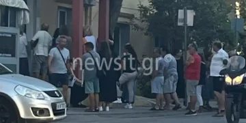 Ουρές από τα ξημερώματα για ταυτότητες στον Eυοσμο – «Είναι του διαβόλου αυτές που έρχονται»