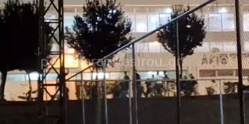 Άγρια συμπλοκή ανηλίκων στη Θεσσαλονίκη με μαχαίρια, ξύλα και πέτρες: Παρενόχλησαν κοπέλες (vid)