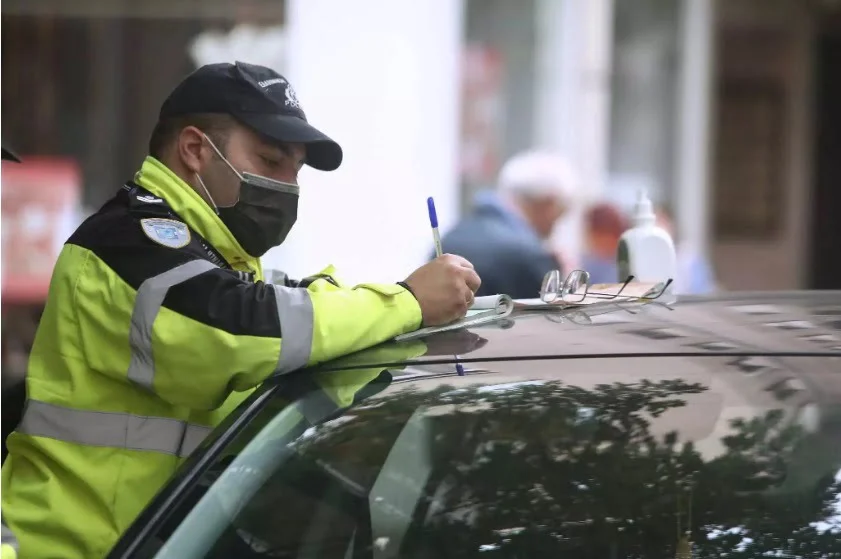 Θεσσαλονίκη: Σε ποιους δρόμους του κέντρου απαγορεύεται σήμερα το παρκάρισμα για όλα τα οχήματα