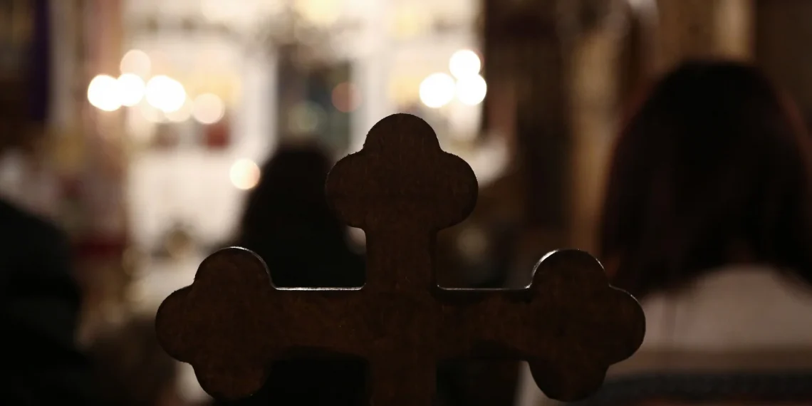 “Δεν θα κάνεις την εκκλησία μου τσίρκο” – Άγριος καυγάς ιερέα με νονό σε ναό της Θεσσαλονίκης