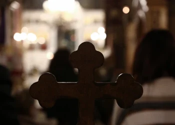 “Δεν θα κάνεις την εκκλησία μου τσίρκο” – Άγριος καυγάς ιερέα με νονό σε ναό της Θεσσαλονίκης