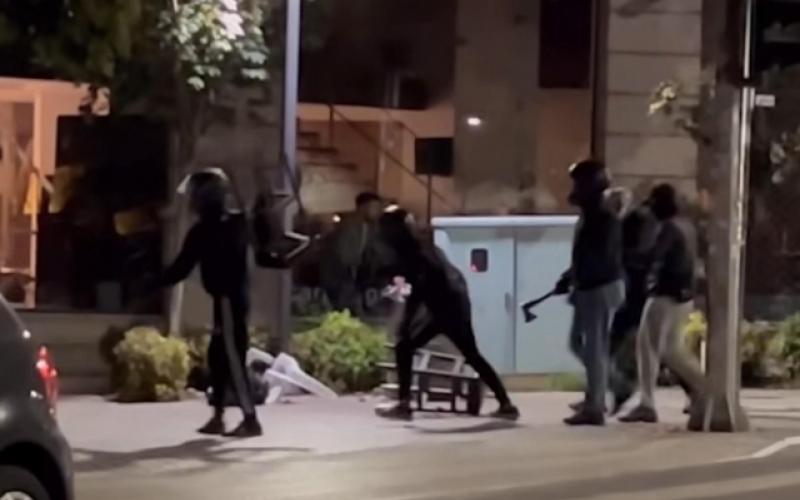 Πανικός στη Θεσσαλονίκη: Η στιγμή που η Παύλου Μελά γίνεται πεδίο μάχης (Βίντεο)