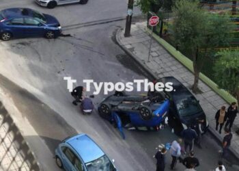 Έυοσμος: Σοβαρό τροχαίο με ανατροπή ΙΧ – Τραυματίστηκε μια γυναίκα (Eικόνες)