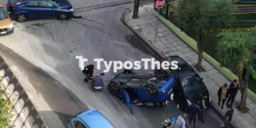 Έυοσμος: Σοβαρό τροχαίο με ανατροπή ΙΧ – Τραυματίστηκε μια γυναίκα (Eικόνες)