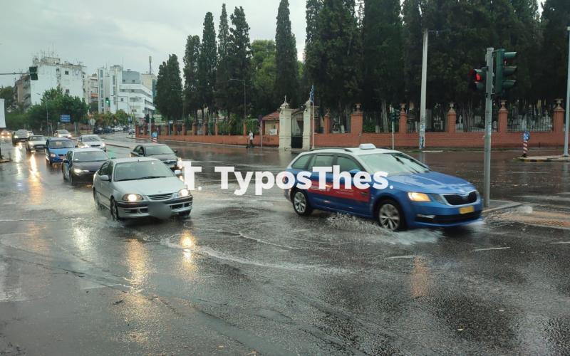 Καιρός στη Θεσσαλονίκη: Βροχερό σκηνικό – Πτώση της θερμοκρασίας