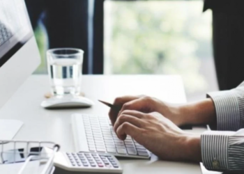 Θεσσαλονίκη: Τρόμος για εργαζόμενο – Τον απέλυσαν, τον έδειραν και τον λήστεψαν