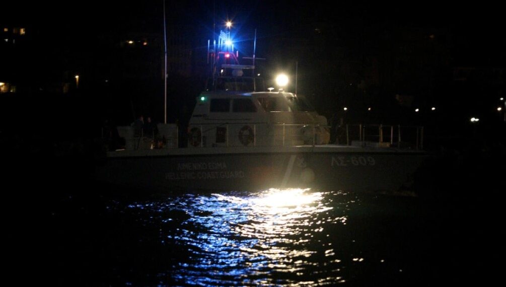 Θεσσαλονίκη: Τον τσάκωσαν να ψαρεύει με πυροφάνι, του έριξαν “καμπάνα” και του κατάσχεσαν και τα ψάρια που έπιασε