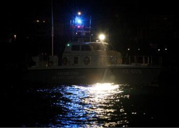 Θεσσαλονίκη: Τον τσάκωσαν να ψαρεύει με πυροφάνι, του έριξαν “καμπάνα” και του κατάσχεσαν και τα ψάρια που έπιασε