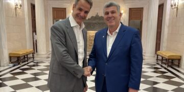 Συνάντηση του Λευτέρη Αλεξανδρίδη με τον πρωθυπουργό Κ. Μητσοτάκη και κυβερνητικά στελέχη