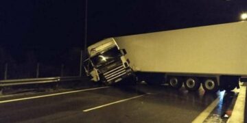 Θεσσαλονίκη: Δίπλωσε νταλίκα στην Εθνική Οδό – Έκλεισε ο δρόμος προς Καβάλα