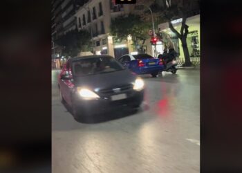 Απίστευτο κι όμως… Σαλωνικιώτικο: Αυτοκίνητο μπήκε κόντρα στην Τσιμισκή! (video)