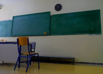 Κορδελιό: Μαθητές λήστεψαν εκπαιδευτικό έξω από σχολείο – Του βούτηξαν μέχρι και τη βέρα