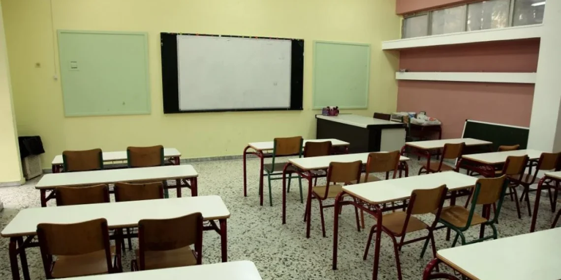 Μαθητής έριξε αναμμένο πυρσό σε σχολική αίθουσα στο Λαγκαδά