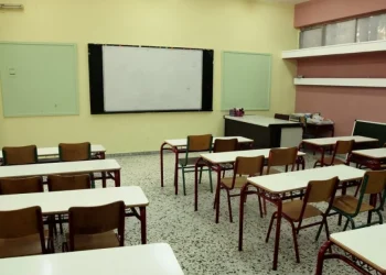 Μαθητής έριξε αναμμένο πυρσό σε σχολική αίθουσα στο Λαγκαδά