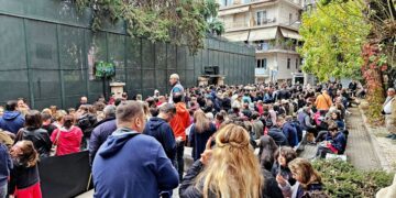 Θεσσαλονίκη: Ουρές από Τούρκους στο σπίτι του Κεμάλ Ατατούρκ – Γέμισε με λεωφορεία η Αγ. Δημητρίου (φωτο)