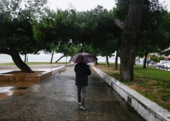Καιρός στη Θεσσαλονίκη: Βροχές και απότομη πτώση θερμοκρασίας σήμερα