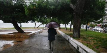 Καιρός στη Θεσσαλονίκη: Βροχές και απότομη πτώση θερμοκρασίας σήμερα