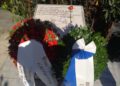 Κόκκινα γαρύφαλλα στο Μνημείο για τους νεκρούς του Πολυτεχνείου στο Ελευθέριο Κορδελιό