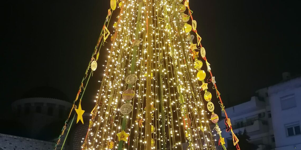 Πότε ανάβουν τα χριστουγεννιάτικα δέντρα σε Εύοσμο και Κορδελιό