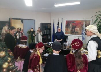 Πρωτοχρονιάτικα κάλαντα στο δημαρχείο Κορδελιού – Ευόσμου