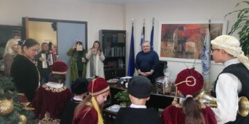 Πρωτοχρονιάτικα κάλαντα στο δημαρχείο Κορδελιού – Ευόσμου