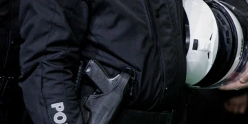 Θεσσαλονίκη: Φοιτητής έκλεψε κράνος αστυνομικού για… challenge στο TikTok