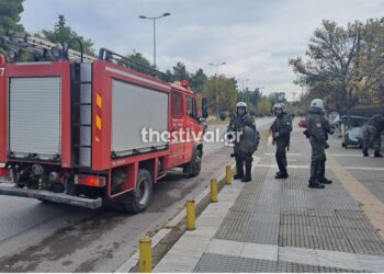 Επίθεση κουκουλοφόρων με μολότοφ σε διμοιρία των ΜΑΤ στο ΑΠΘ (φωτο & video)