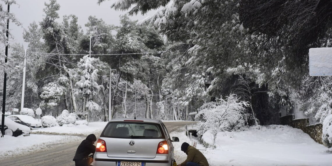 Θεσσαλονίκη: Υποχρεωμένοι να έχουν μαζί τους αλυσίδες οι οδηγοί από σήερα – “Κλείνει” ο Περιφερειακός για φορτηγά και λεωφορεία