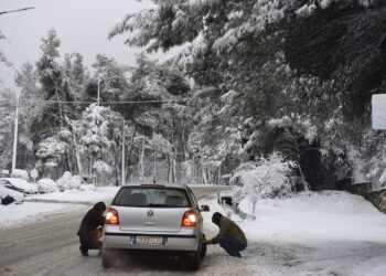 Θεσσαλονίκη: Υποχρεωμένοι να έχουν μαζί τους αλυσίδες οι οδηγοί από σήερα – “Κλείνει” ο Περιφερειακός για φορτηγά και λεωφορεία