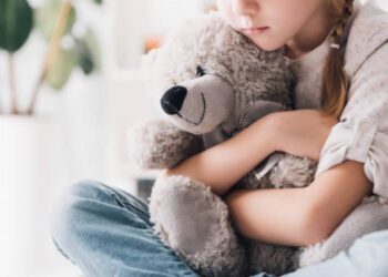 Θεσσαλονίκη: Έκρυψε USB σε παιχνίδι του παιδιού – Παρακολουθούσε τον πρώην σύζυγο