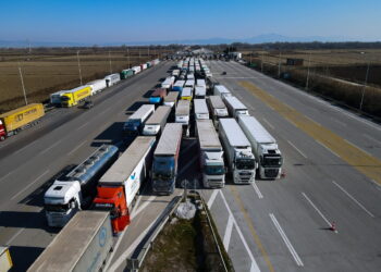 Θεσσαλονίκη: Πενήντα νταλίκες σταμάτησαν στα Μάλγαρα λόγω της κακοκαιρίας