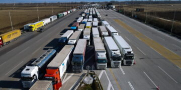 Θεσσαλονίκη: Πενήντα νταλίκες σταμάτησαν στα Μάλγαρα λόγω της κακοκαιρίας