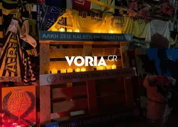 Θεσσαλονίκη: Άναψαν 19 κεράκια ακριβώς στις 00:19 στο σημείο όπου δολοφονήθηκε ο Άλκης Καμπανός (φωτο+video)