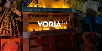 Θεσσαλονίκη: Άναψαν 19 κεράκια ακριβώς στις 00:19 στο σημείο όπου δολοφονήθηκε ο Άλκης Καμπανός (φωτο+video)