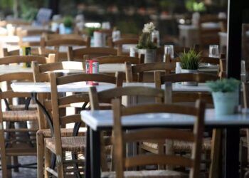 Δήμος Θεσσαλονίκης: Ξεκινά σήμερα η επιχείρηση “σκούπα” για τα τραπεζοκαθίσματα που καταπατούν δημόσιο χώρο